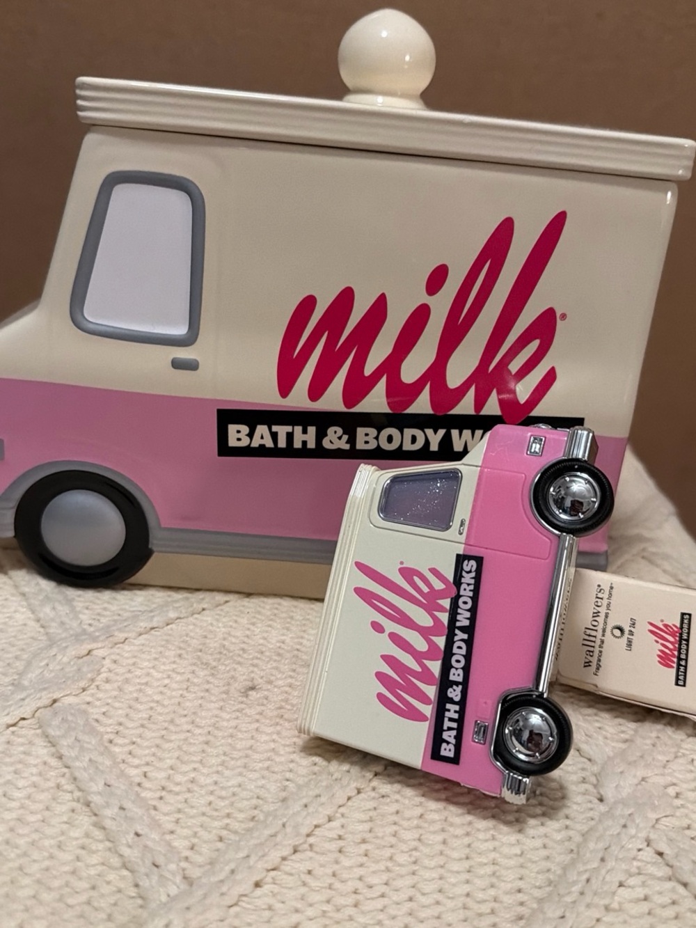 Bath & Body Works Pink & Cream Milk Van Wallflower Holder